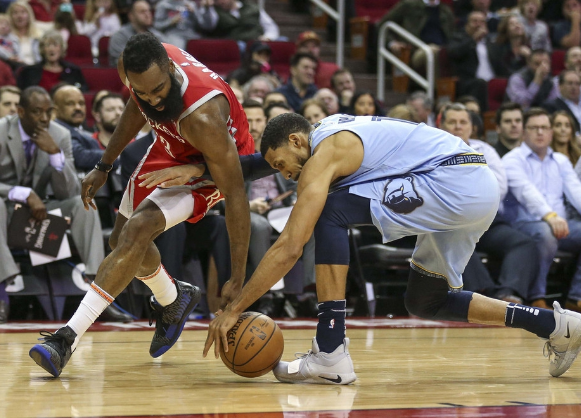 英雄联盟赔率-赛地聚焦：欧篮联冲刺阶段热度飙升，瓦伦西亚外线爆发，话题不断，阵容厚度经受考验的简单介绍